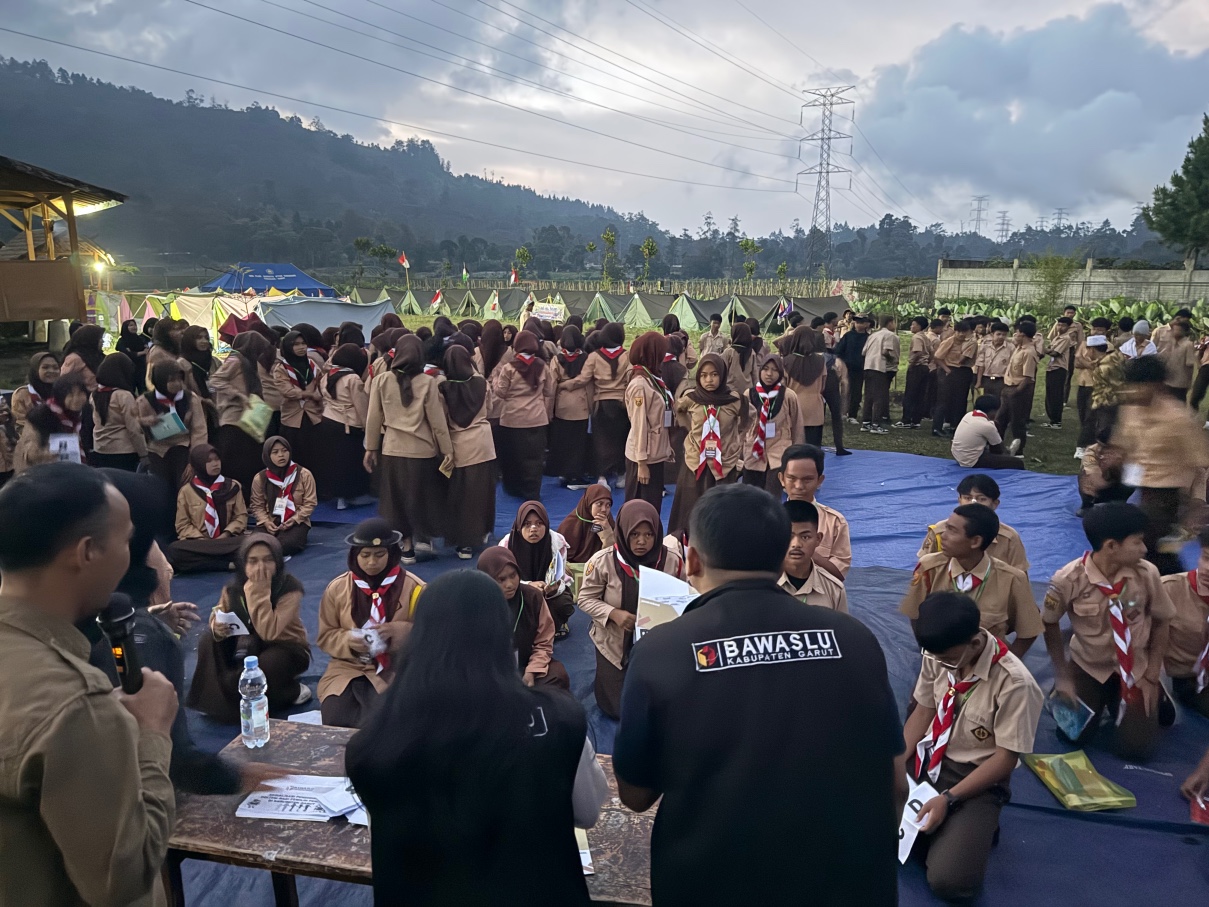 Bawaslu Garut lakukan Sosialisasi Pengawasan Partisipatif dengan Siswa/Siswi SMKS Qurota A’yun