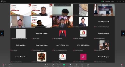 Anggota Bawaslu Garut Lamlam Masropah dalam Diskusi Pojok Pengawasan yang digelar Bawalu Jabar