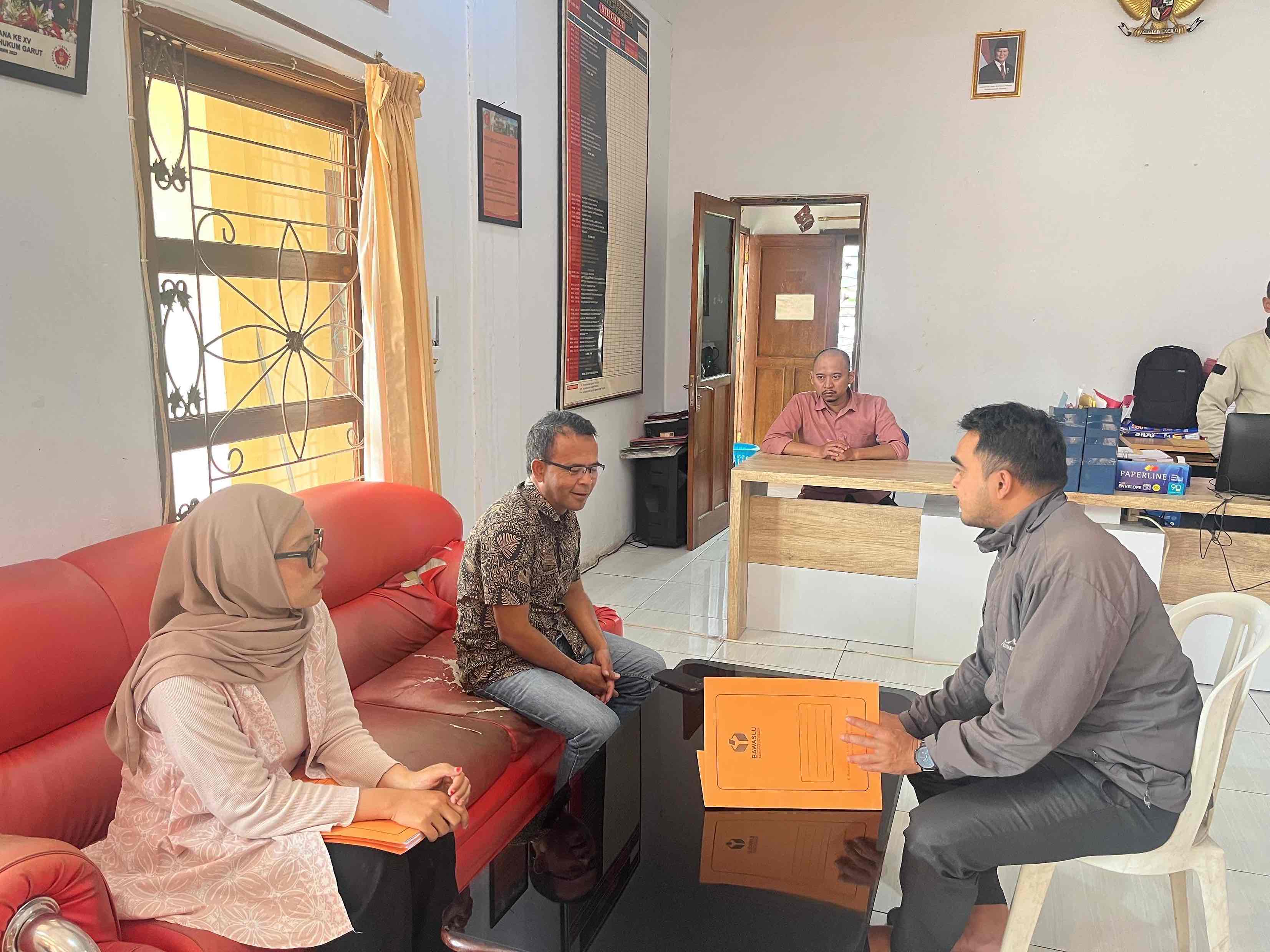 Sosialisasi Kompetisi Debat Penegakan Hukum Pemilu di STH Garut