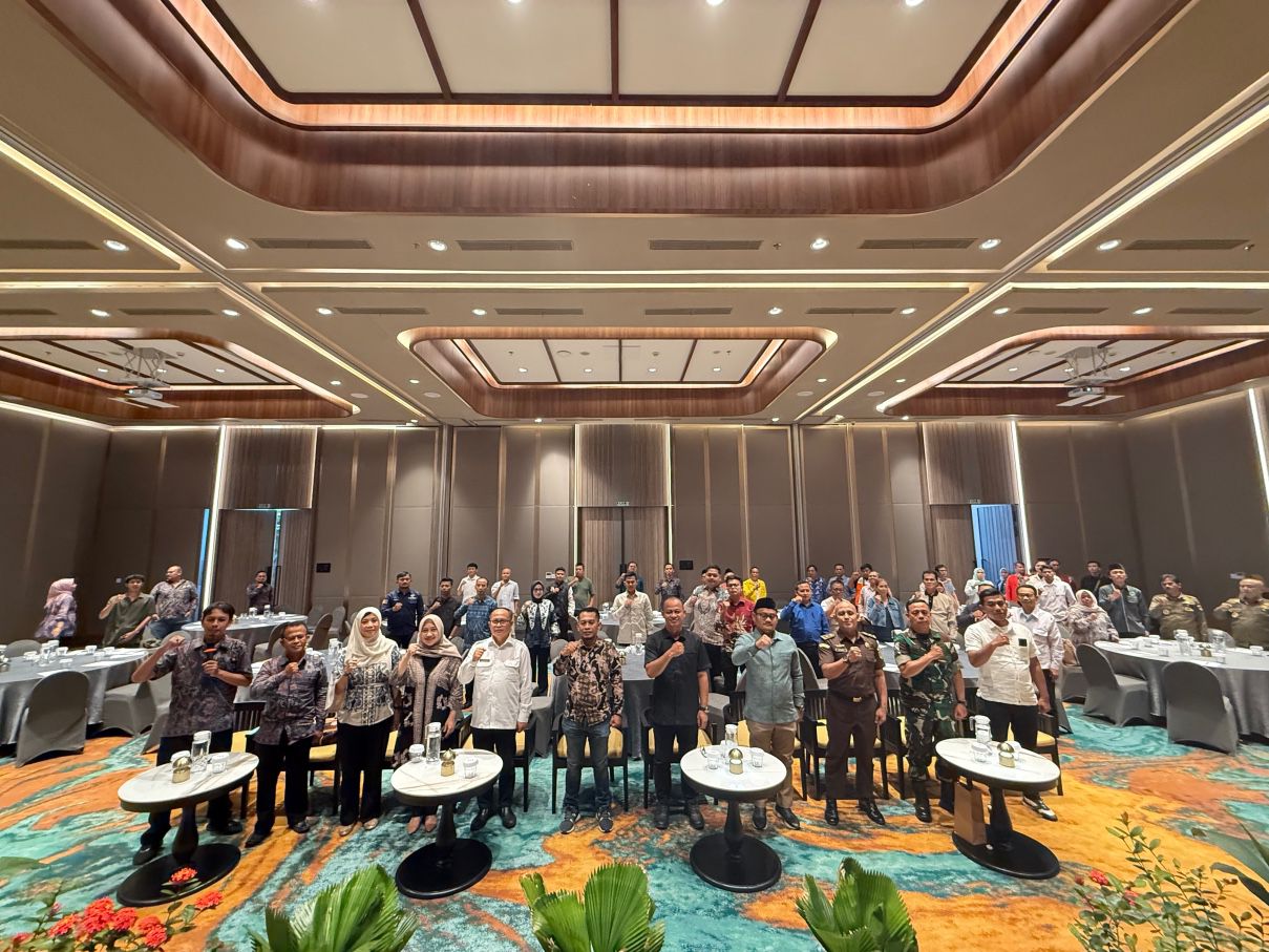 Ketua dan Seluruh Anggota Bawaslu Garut beserta seluruh stakeholder dan tamu terundang