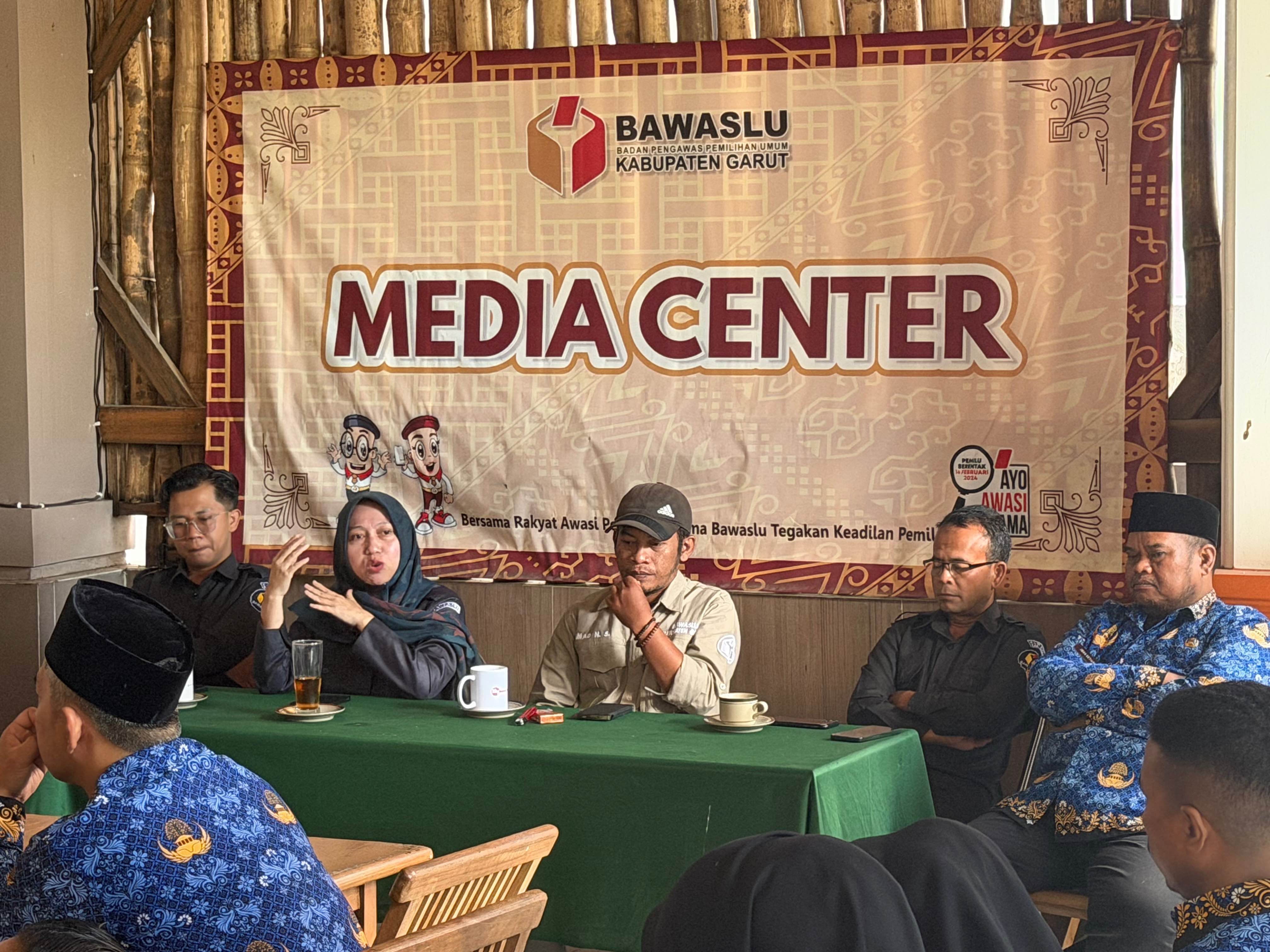 Briefing dan Sharing Keilmuan di Lingkungan Bawaslu Garut