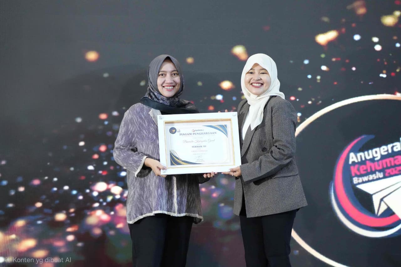 Lamlam Masropah Terima Langsung Penghargaan Terbaik III Konten Video Edukasi pada Malam Humas Award Bawaslu RI
