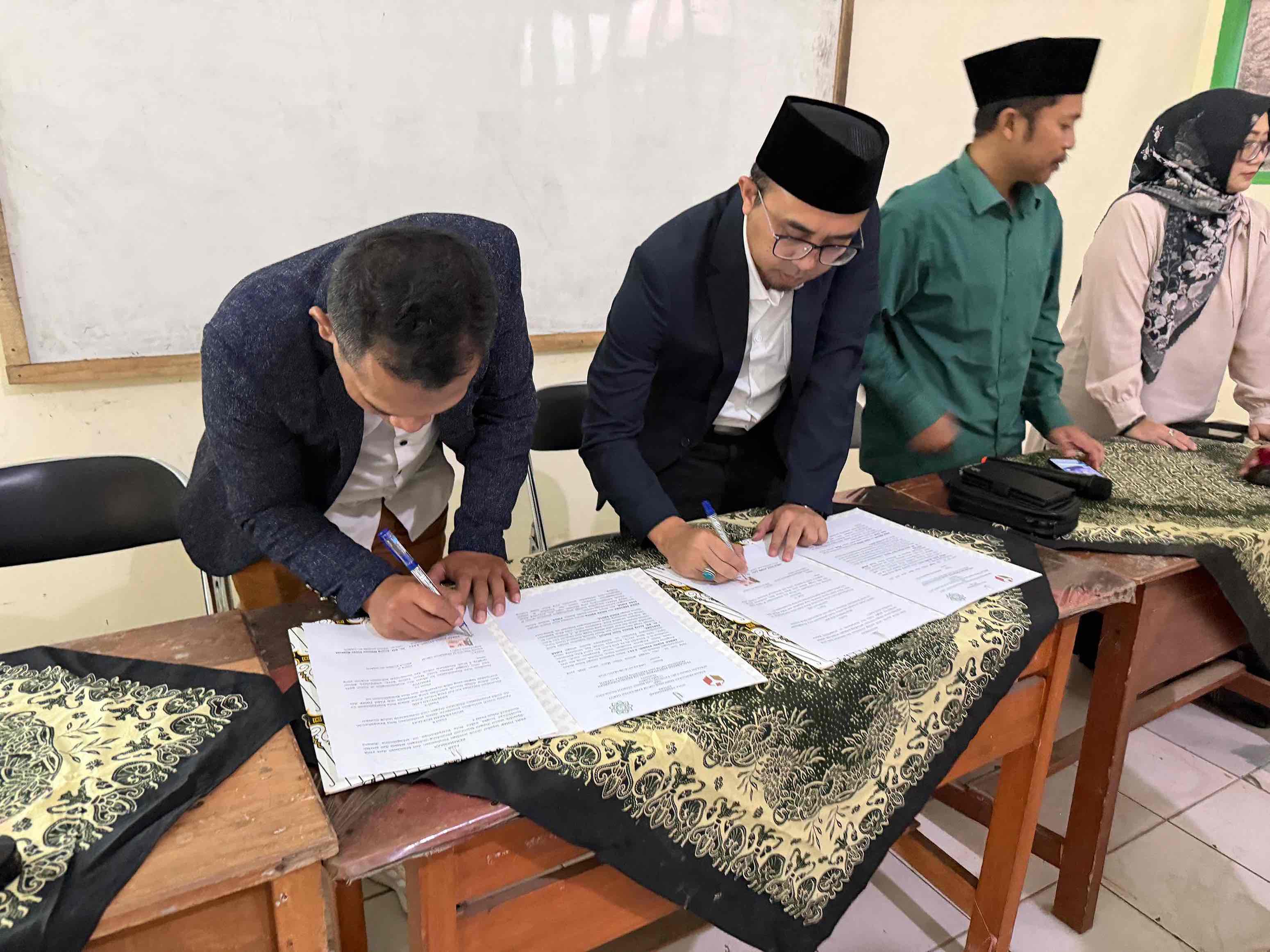 Penandatanganan MoU dengan STIEBs NU Garut
