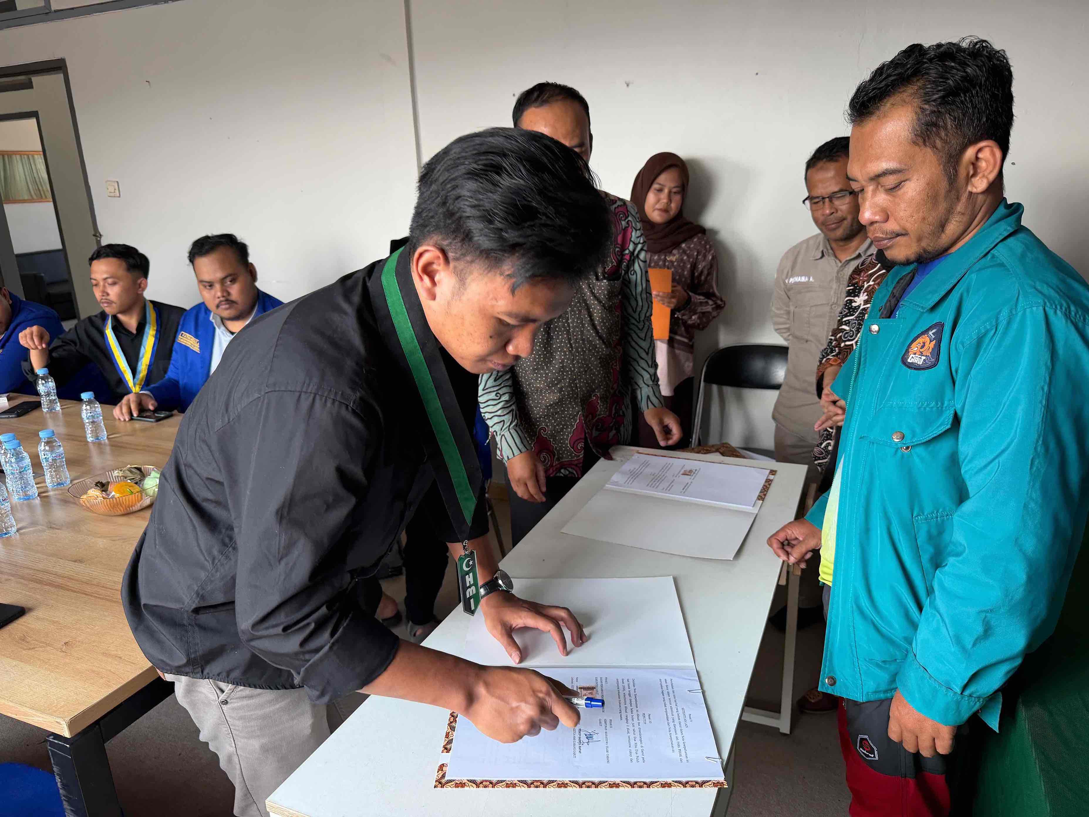 Penandatanganan MoU dengan HMI Garut