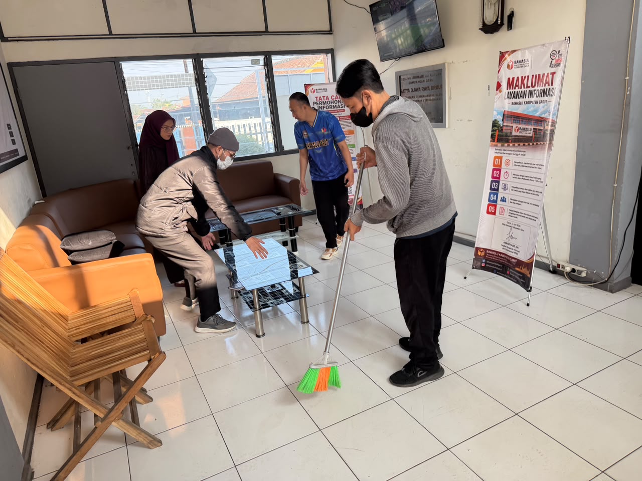 Jumpa Berlian di Lingkungan Bawaslu Kabupaten Garut
