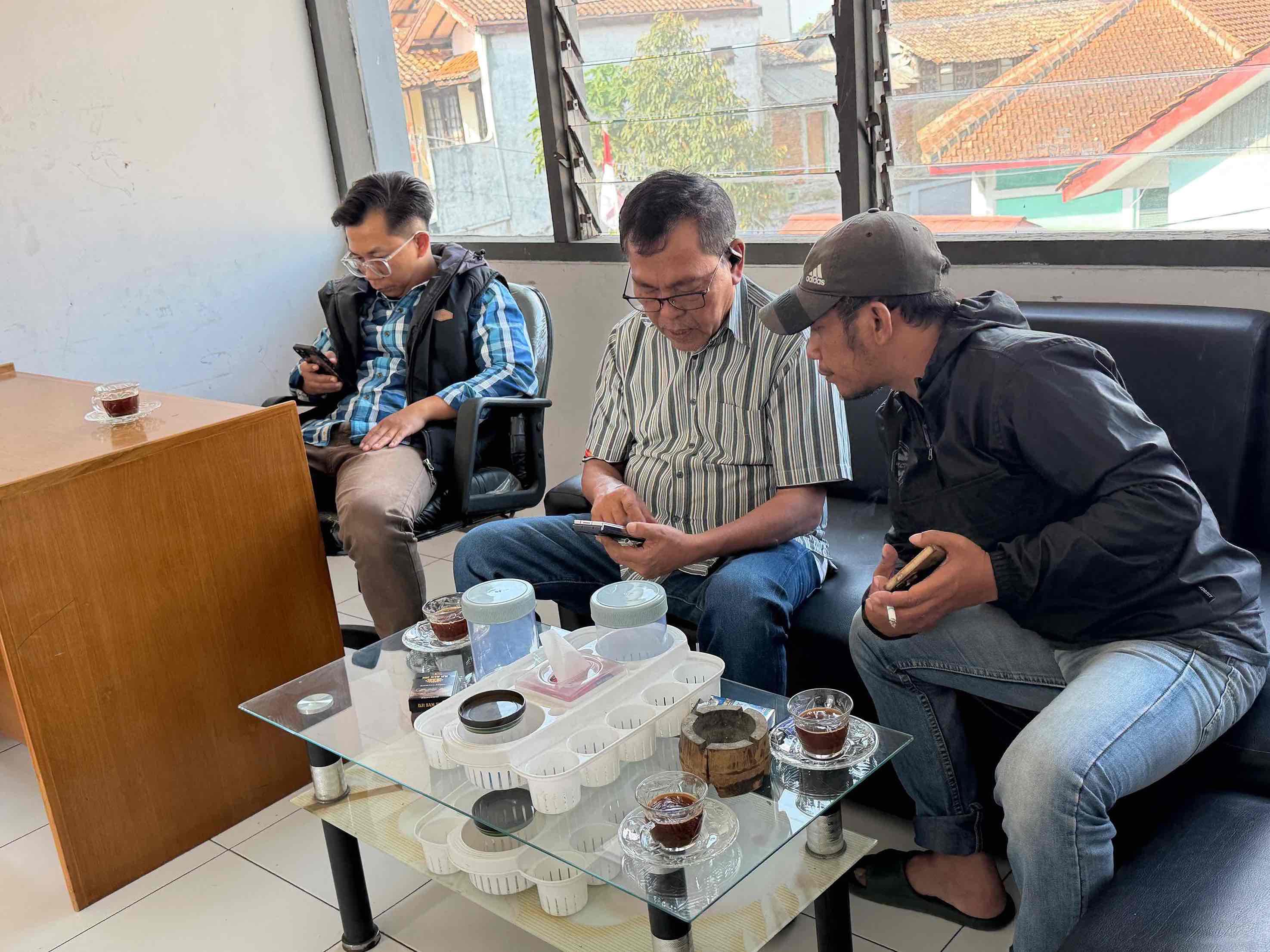 menerima supervisi dari Anggota Bawaslu Provinsi Jawa Barat Harminus Koto 