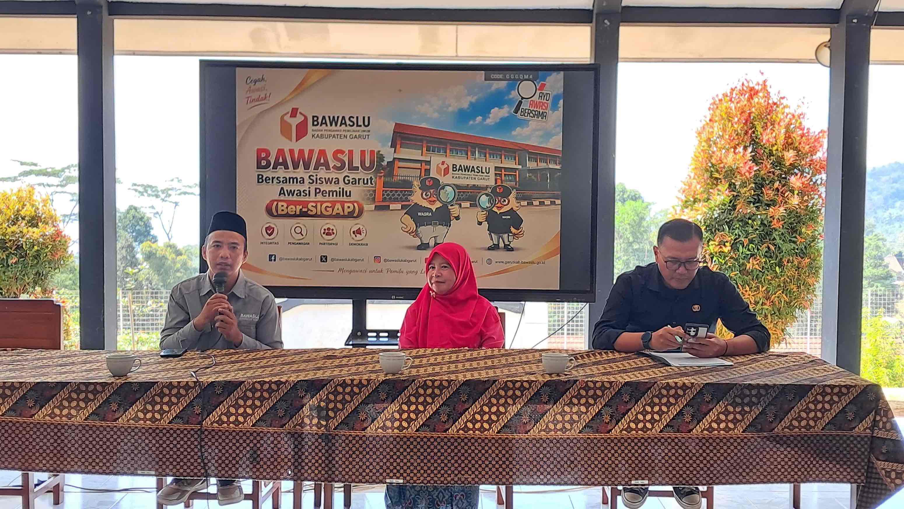 Bawaslu Ber-Sigap di SMAN 32 Garut
