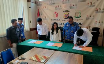 CPNS Bawaslu Garut Bersama Ketua dan Kepla Sekretariat Bawaslu Garut