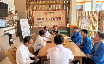 Ketua dan Anggota Bawaslu Garut bersama Perwakilan DEMA STAI Siliwangi Garut