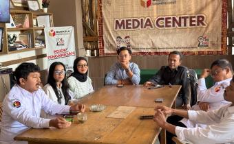 Pimpinan bersama staff dalam Rapat “Majelis Reboan”