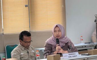 Lamlam Masropah sampaikan saran dan masukan pada Rapat Pleno Rekapitulasi PDPB