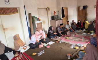 Konsolidasi Demokrasi dengan Perkumpulan Penerima Manfaat PKH di Desa Suci