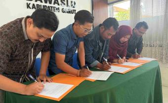 Bawaslu Garut Tandatangani Indikator Kinerja Utama