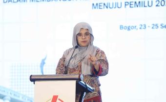 Lolly Suhenty dalam giat Evaluasi dan Transformasi Kehumasan Bawaslu: Membangun Kepercayaan Publik dan Penguatan Partisipasi Masyarakat Menuju Pemilu Berintegritas
