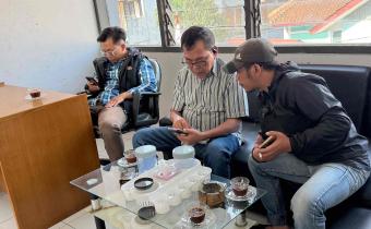 menerima supervisi dari Anggota Bawaslu Provinsi Jawa Barat Harminus Koto 