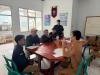 Anggota Bawaslu Kabupaten Garut bersama tim melakukan pengawasan coktas PDPB di Desa Sukawangi dengan berkoordinasi langsung bersama aparat desa guna memastikan keakuratan data pemilih.